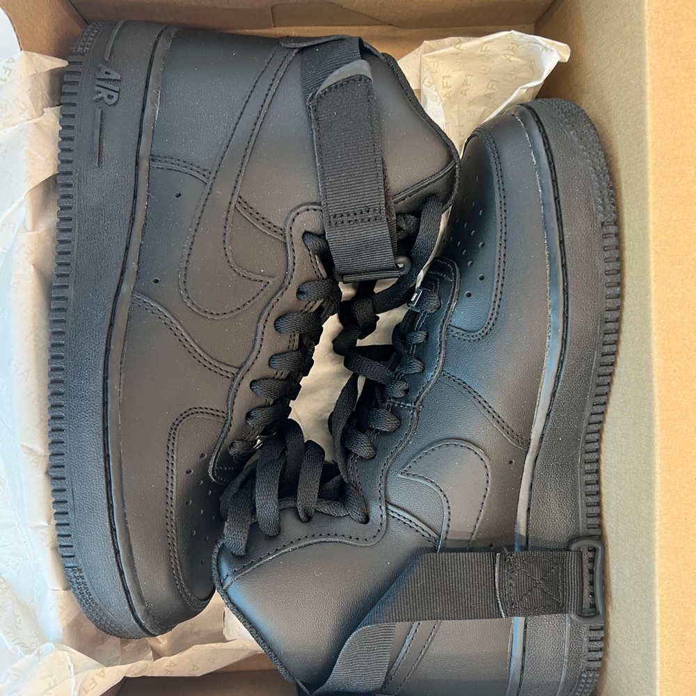 Brand new women’s Air Force 1 HI